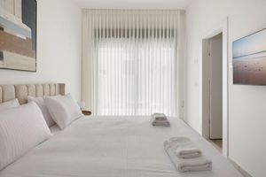 Alquiler Temporario - Spacious 4BR Luxury l Balcony & Mamad