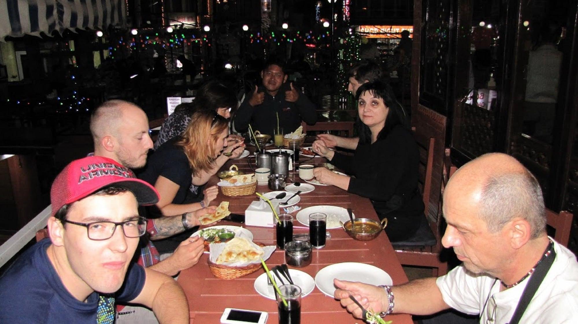 Bar/Salón Everest Home Stay Apartment