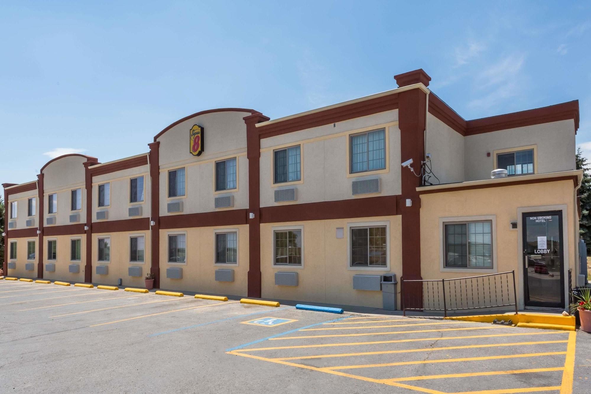 Vista Exterior Super 8 by Wyndham Douglas