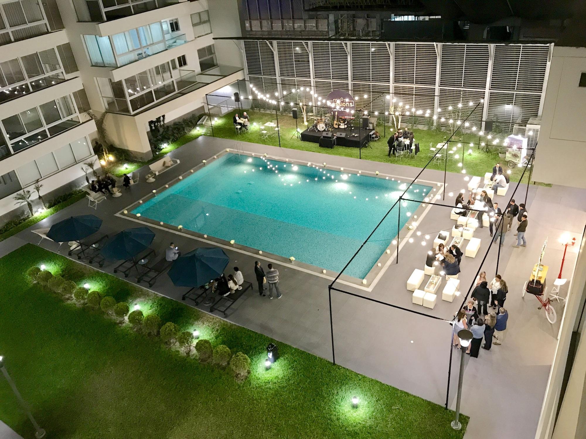 Vista Piscina Moon Luxury Apartments