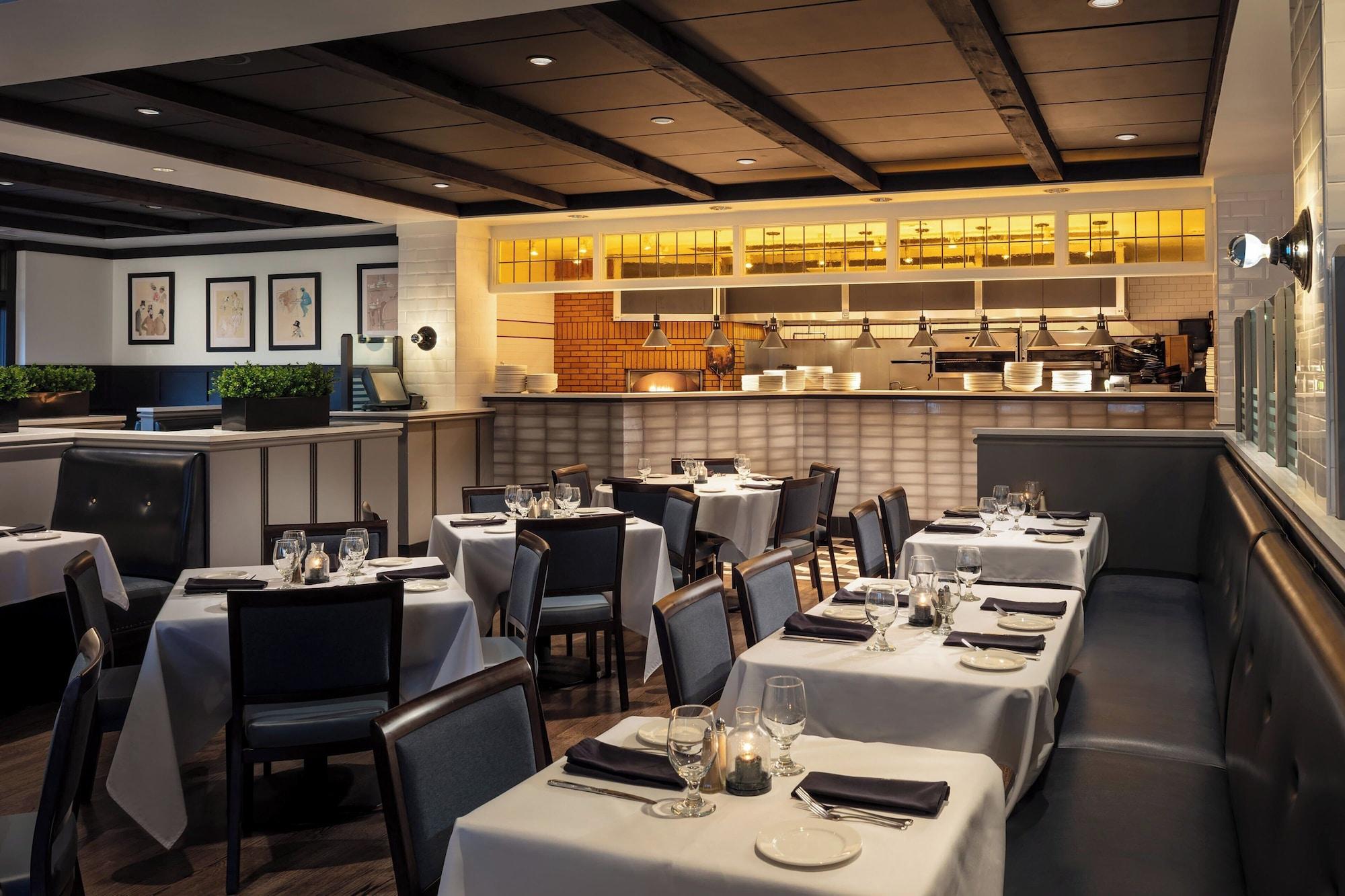 Restaurant Four Points By Sheraton Norwood