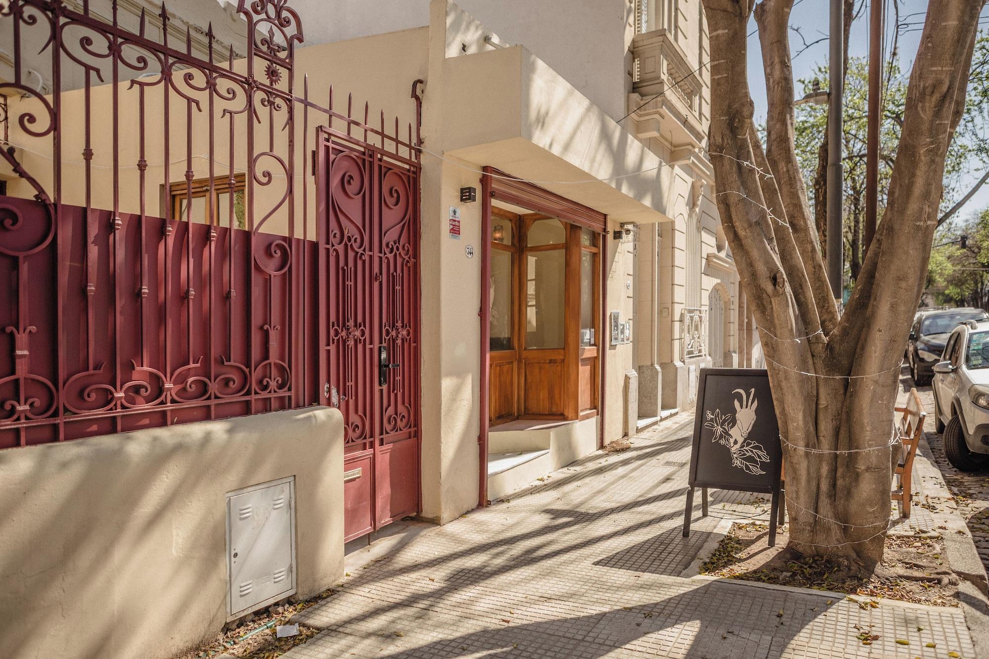 Vista Exterior La Noire Petit Hotel