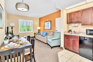 Alojamiento - Peaceful 1 King BR Apartment w Hot Tub & Pool