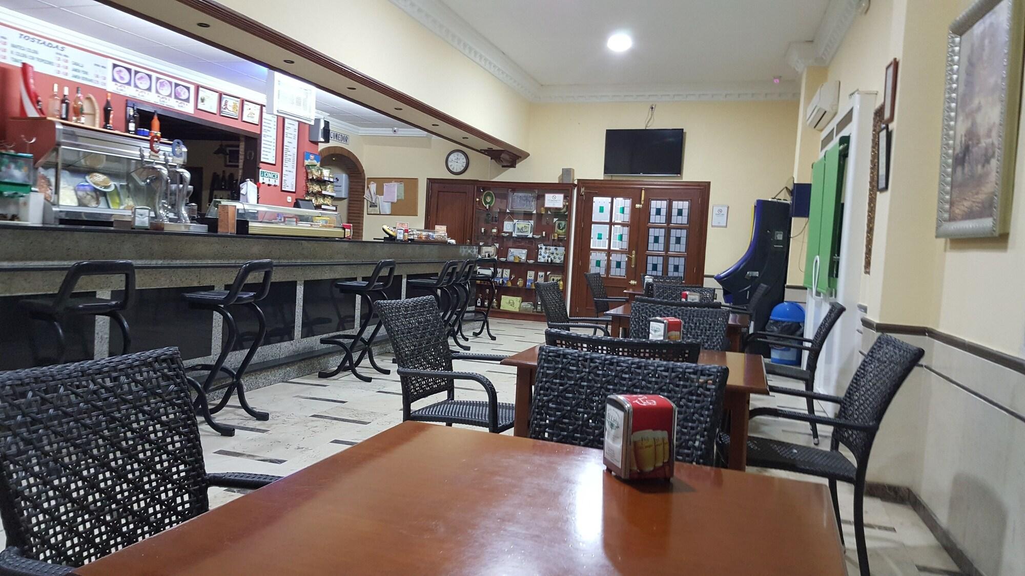 Bar/Salón Hostal Restaurante el Lirio