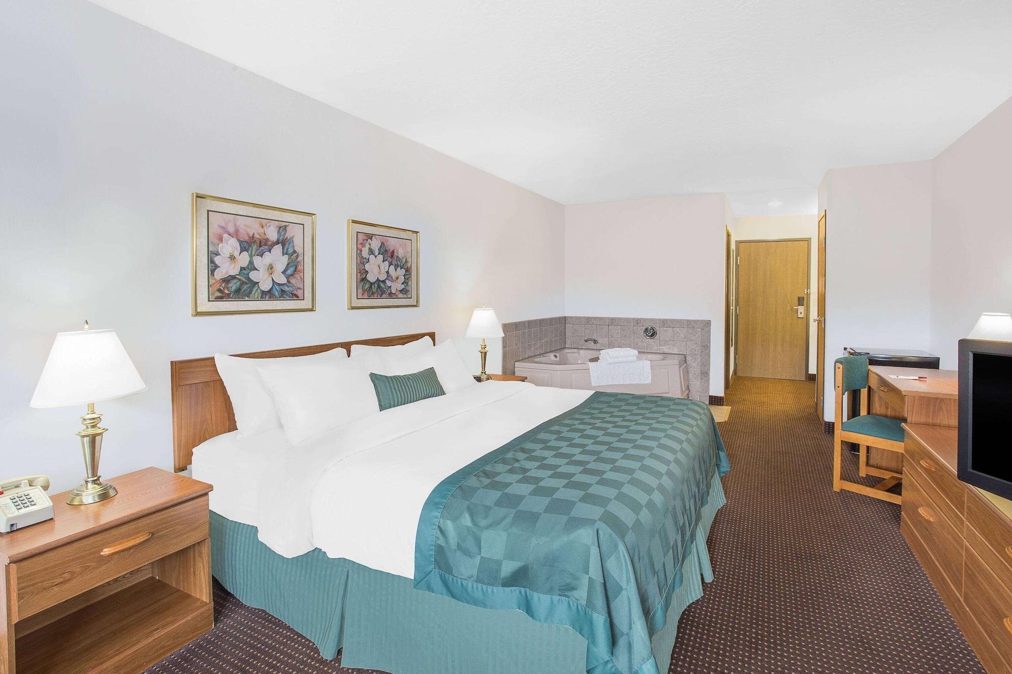 Habitación Ramada by Wyndham Hancock Waterfront