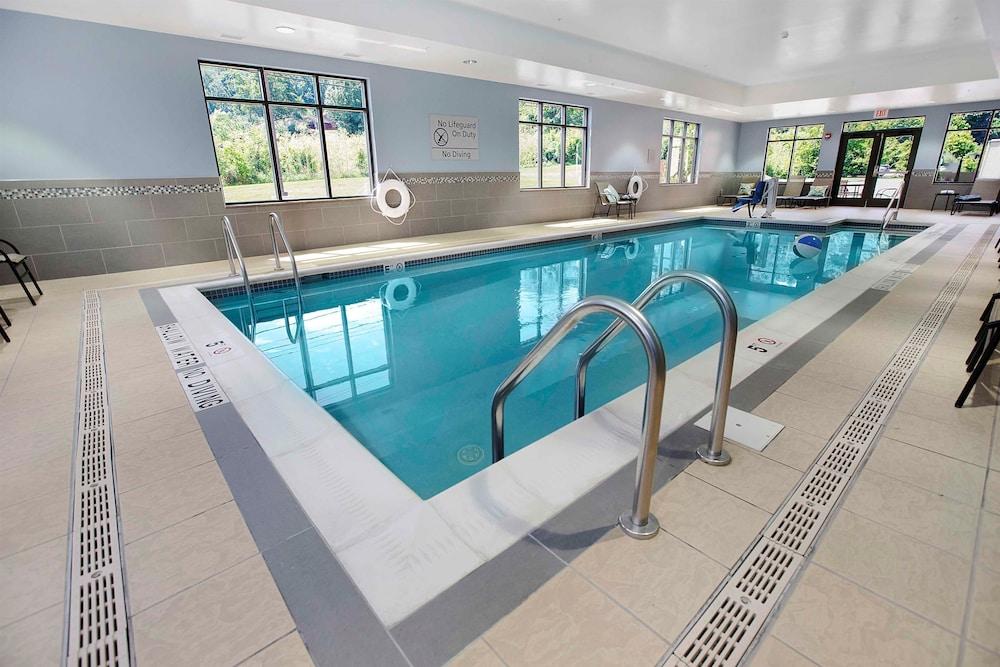 Vista Piscina Hampton Inn Pittsburgh-Bridgeville