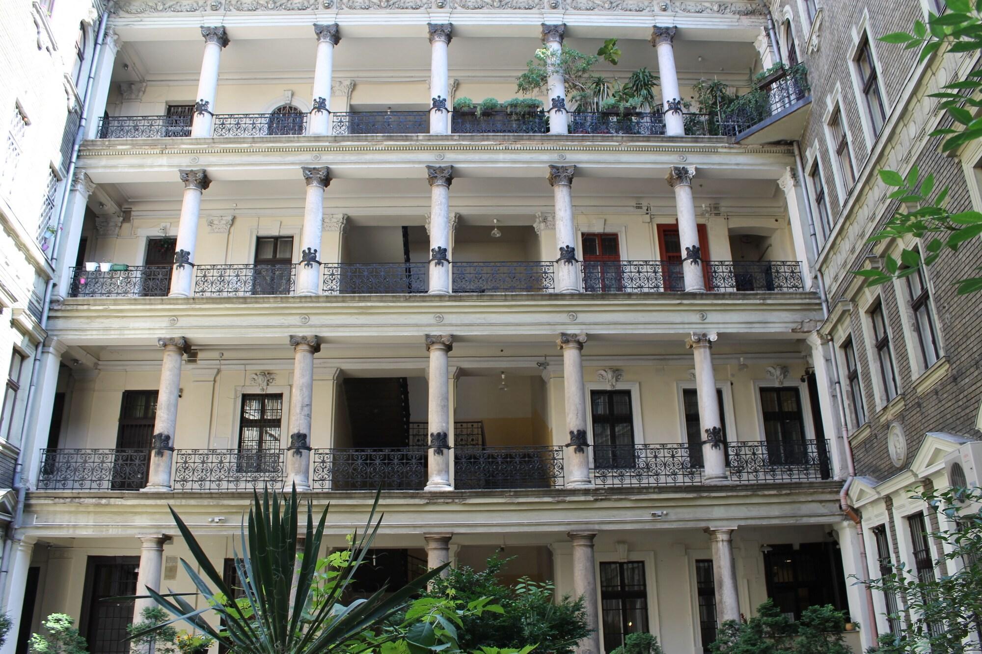 Vista Exterior Omega Guesthouse Budapest