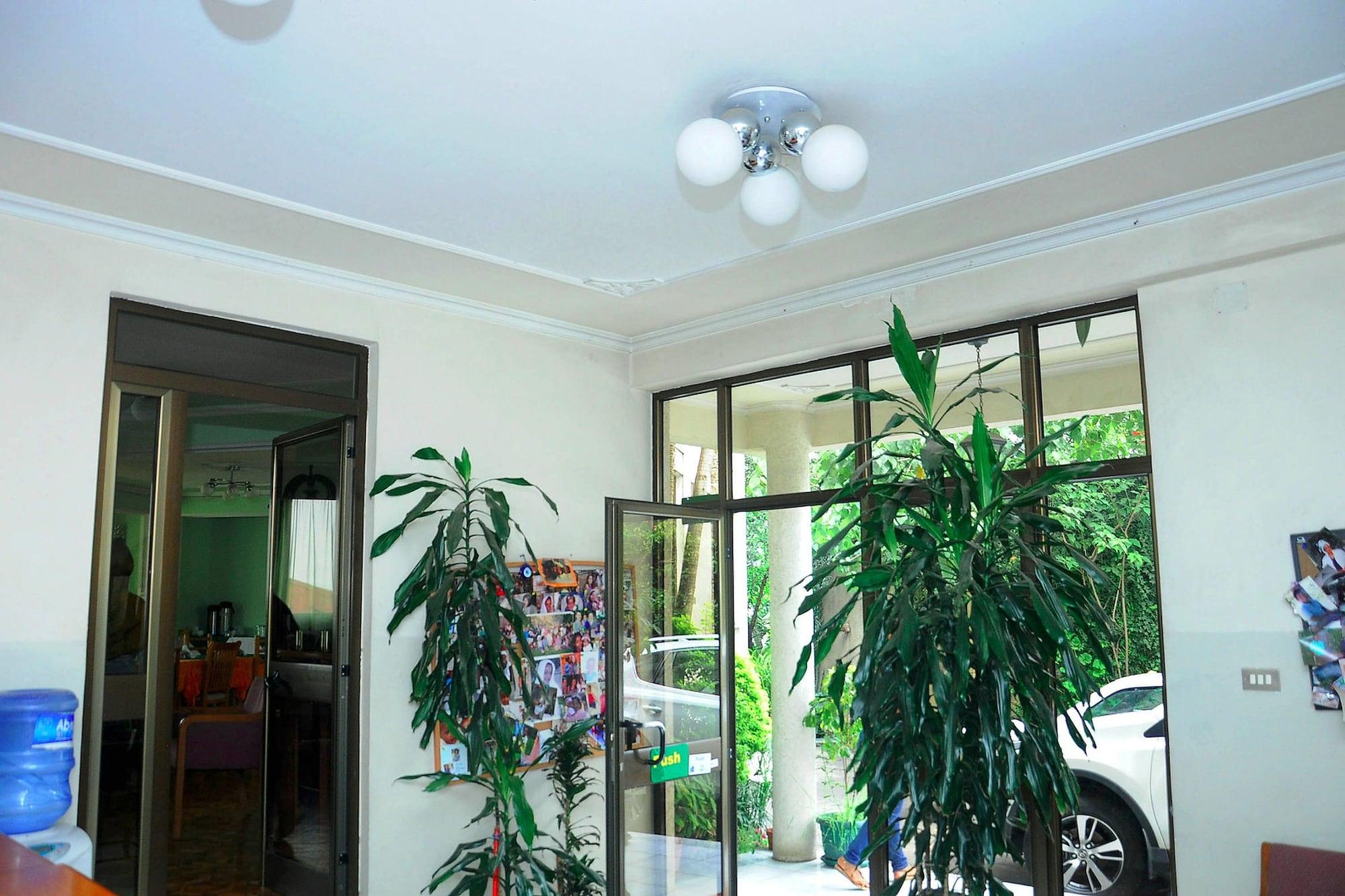Vista Lobby Yeka Guest House