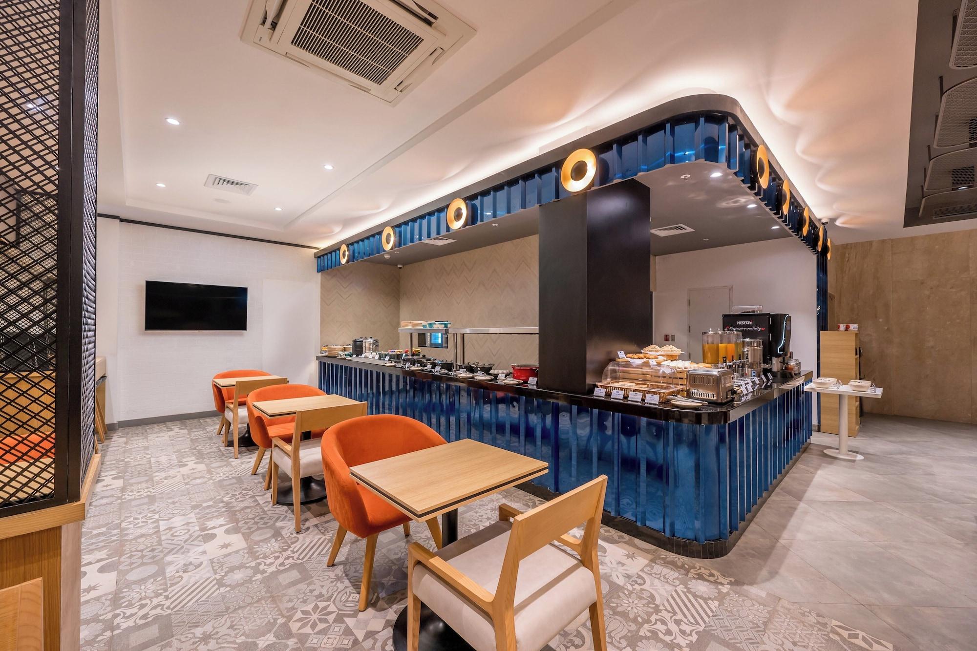 Bar/Salón Holiday Inn Express Greater Noida Knowledge Park by IHG