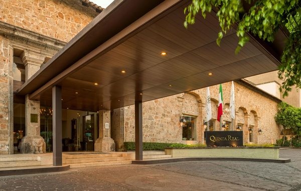 Quinta Real Guadalajara - Hoteles cerca de La Minerva en Guadalajara