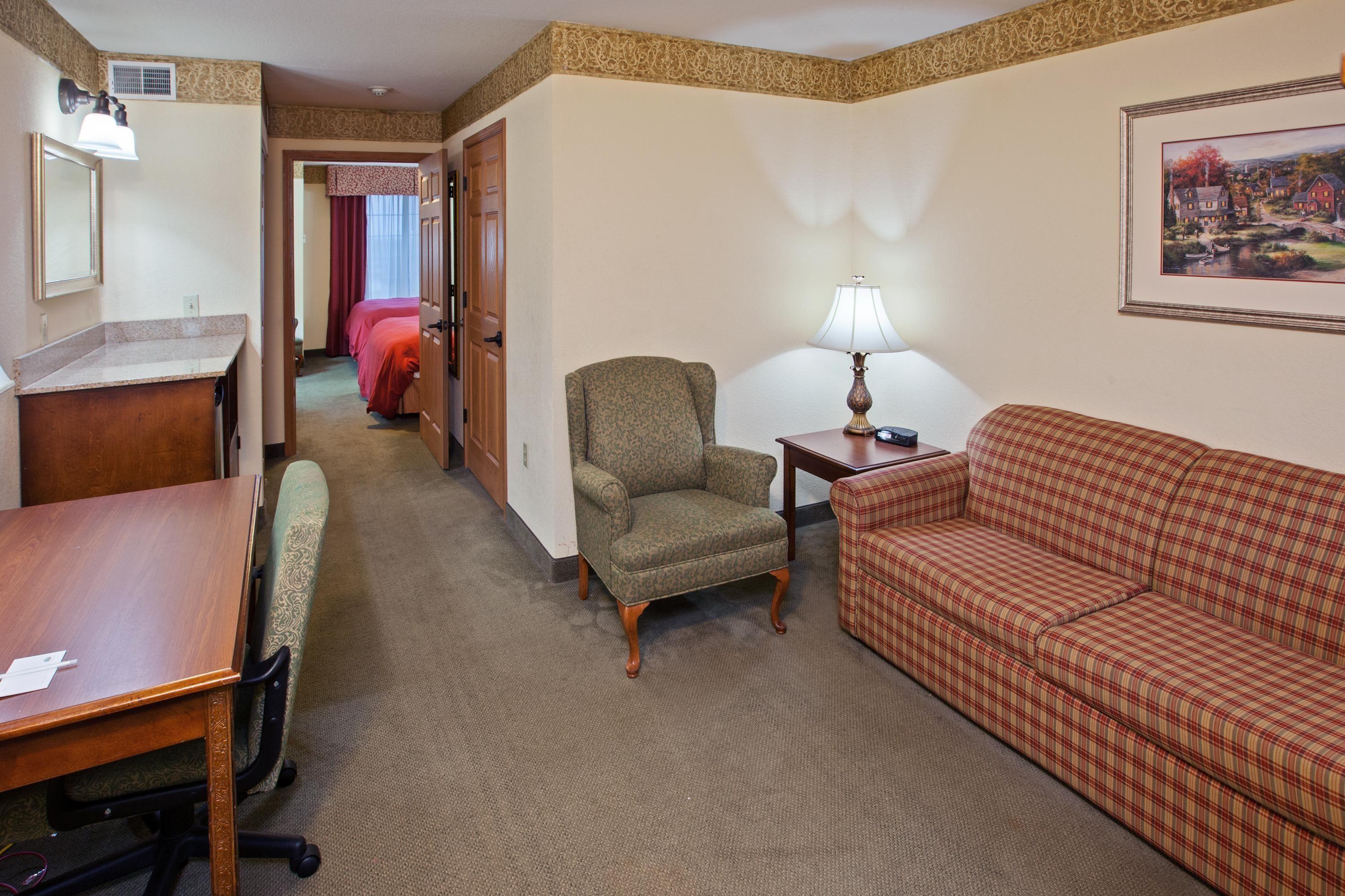 Quarto Country Inn & Suites By Carlson, Youngstown West