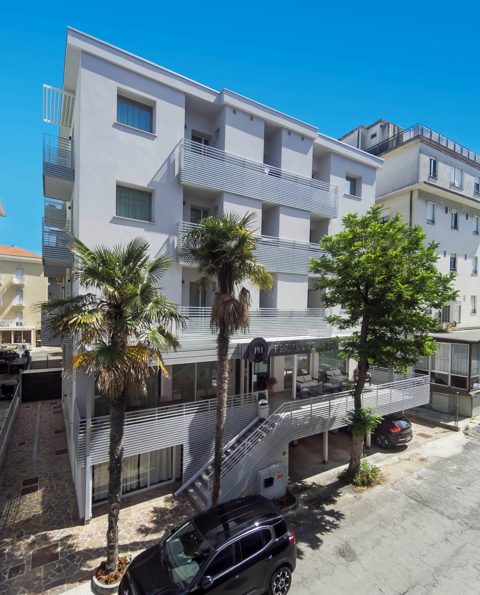 Varios B&B Primrose Residence Hotel