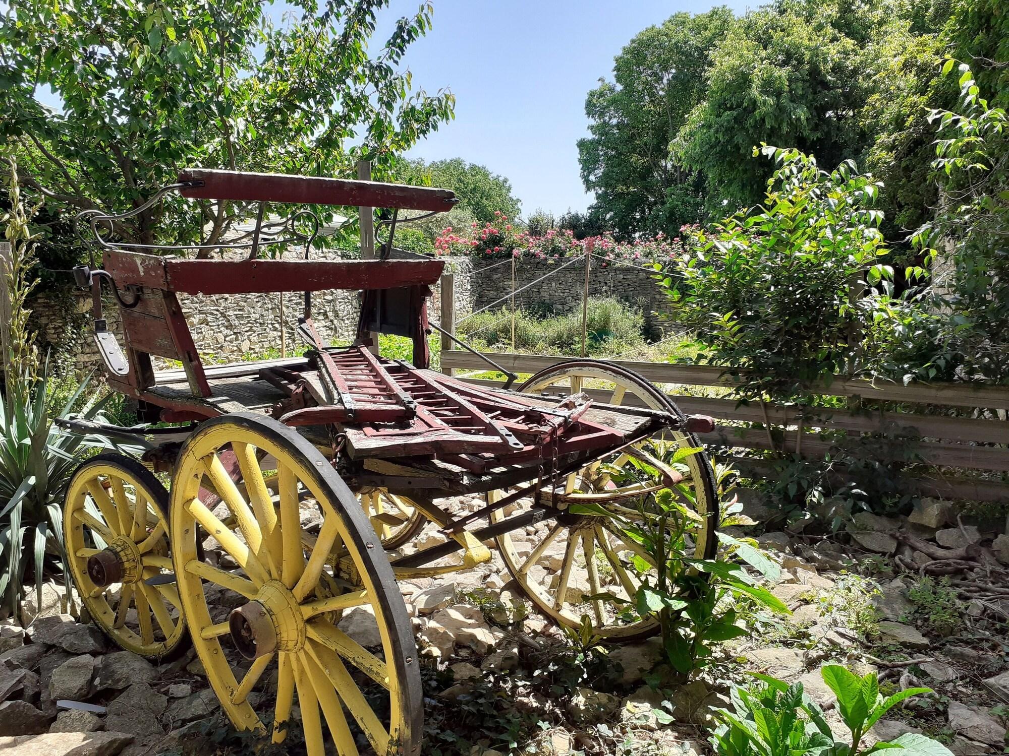 Vista Exterior Hôtel Restaurant Le Clos Des Capitelles