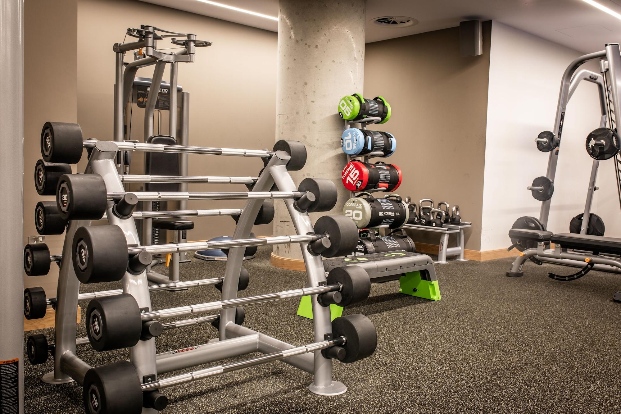 Gimnasio Lincoln Plaza London, Curio Collection by Hilton