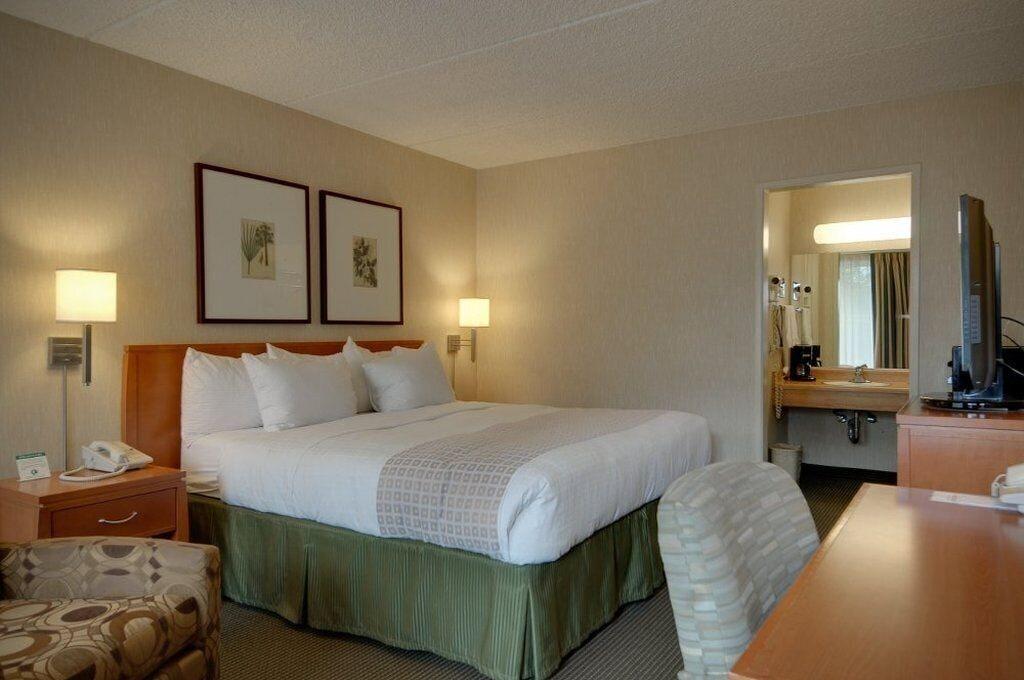 Varios Vagabond Inn Executive Old Town