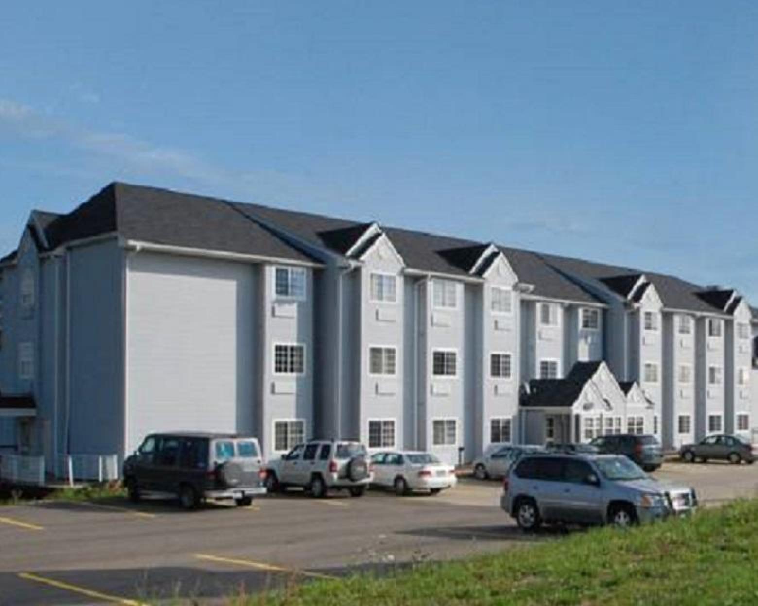 Vista Exterior Knights Inn & Suites St. Clairsville