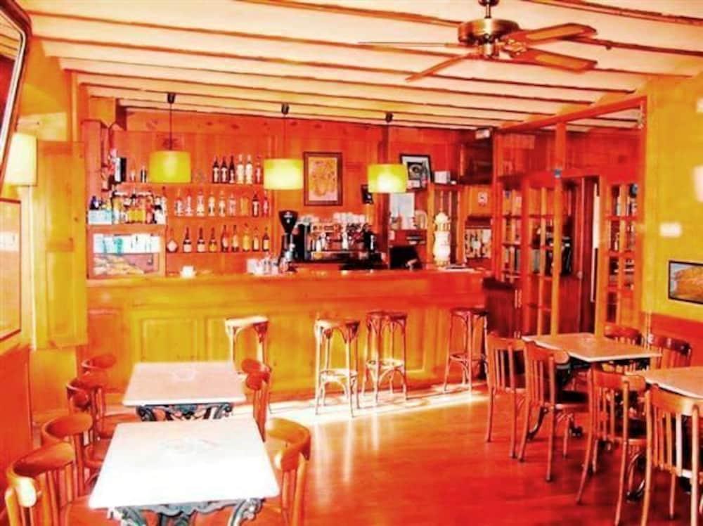 Bar/Salón Fonda Biayna