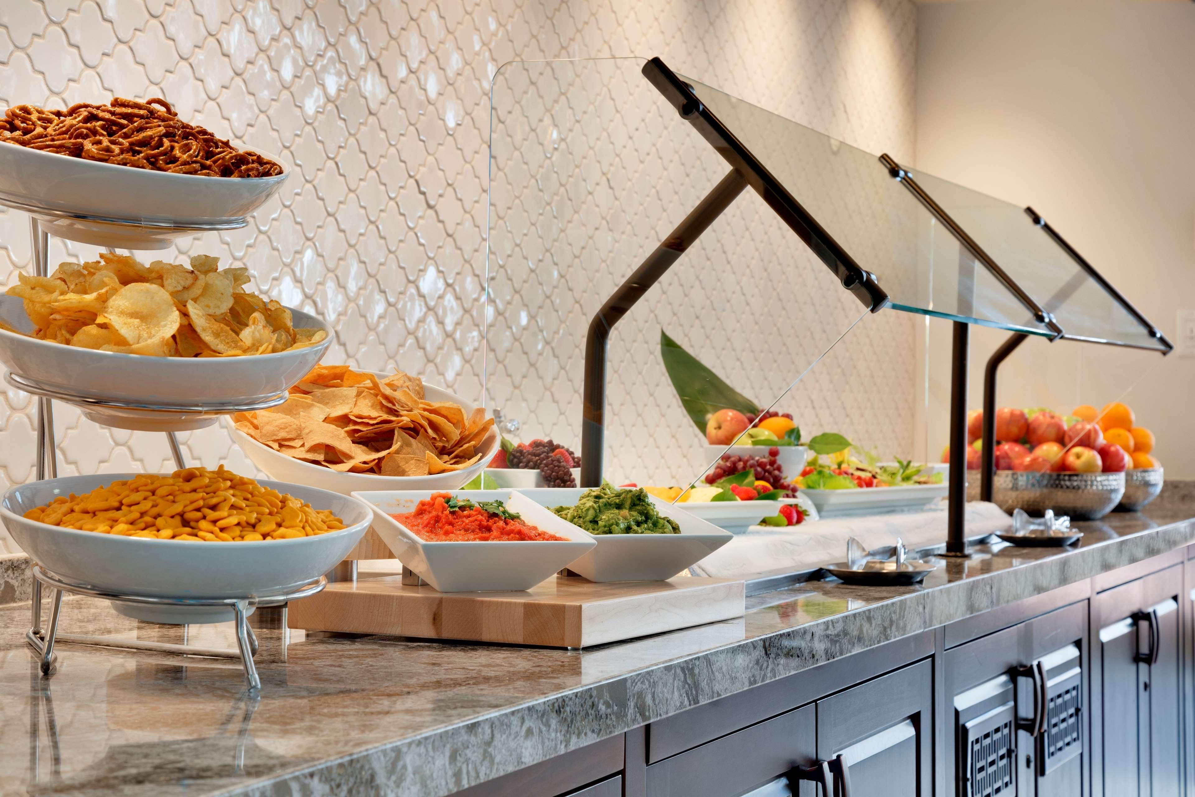 Restaurant Embassy Suites by Hilton Scottsdale Resort