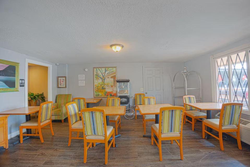 Área de desayuno Liberty Garden Inn by OYO Kissimmee