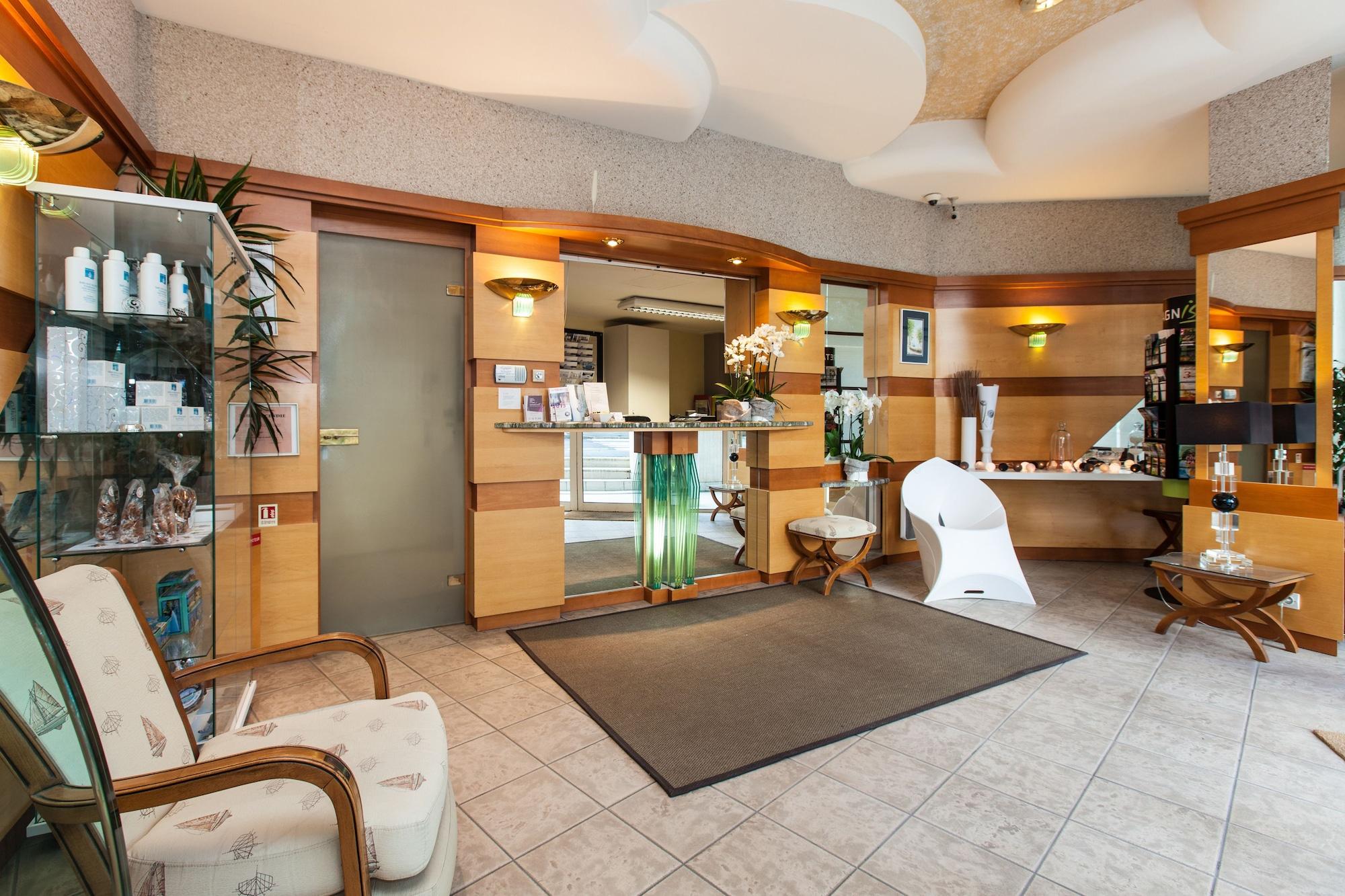 Vista Lobby Le Crystal Dinard, Sure Hotel Collection by Best Western