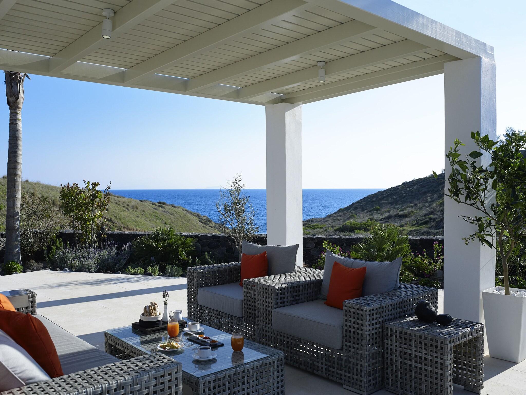 Vista Lobby Aurora Luxury Suites