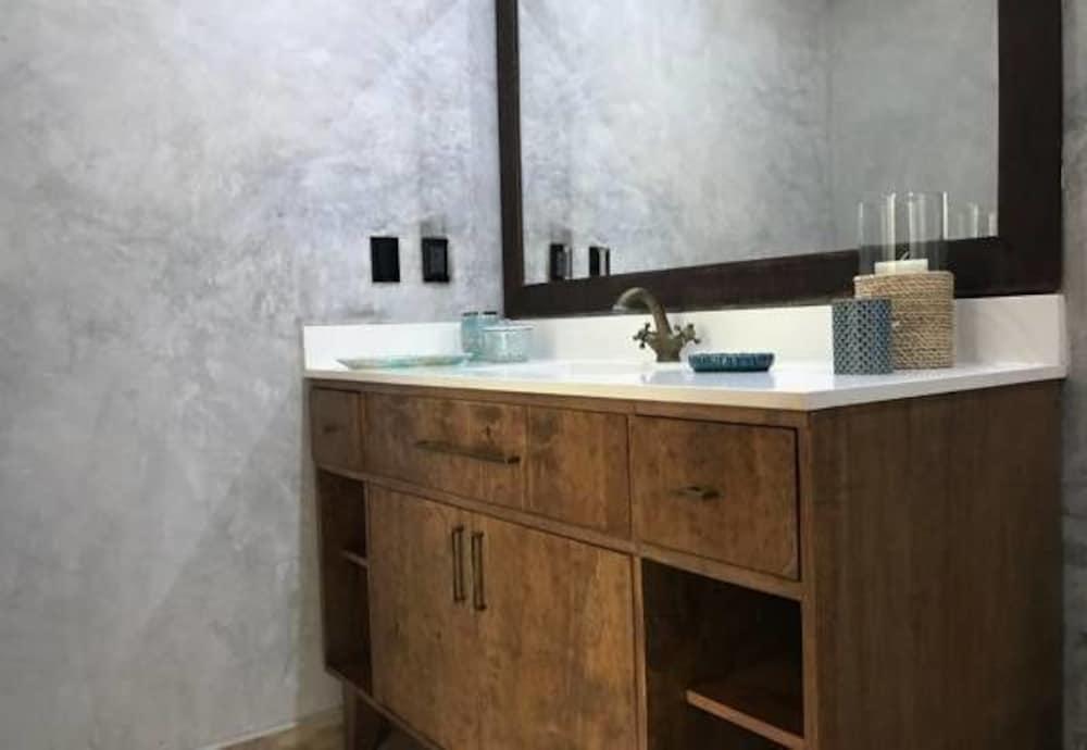 Baño Arthouse Art Residences
