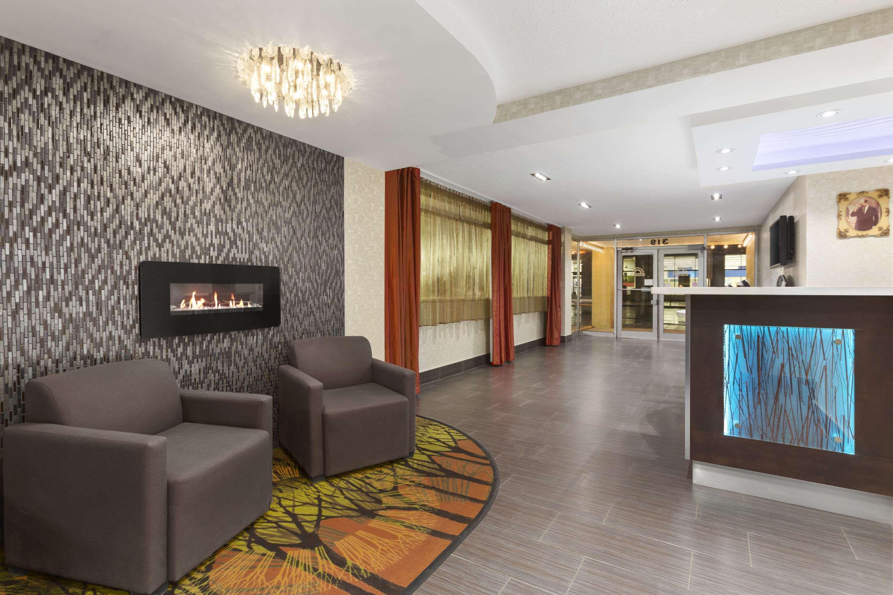 Vista Lobby Days Inn by Wyndham Ottawa