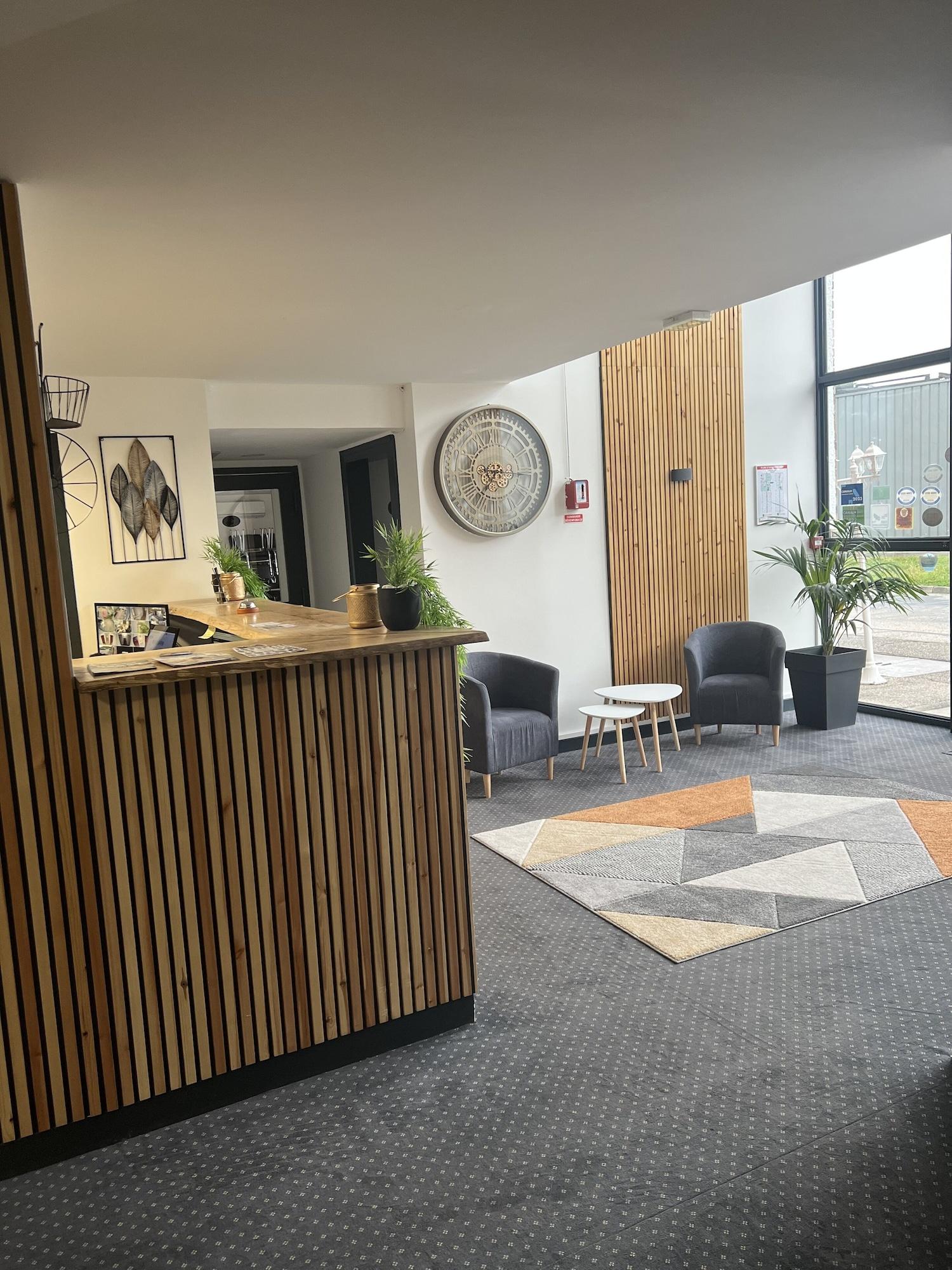 Vista Lobby Hotel de la Paix Lyon Sud Givors