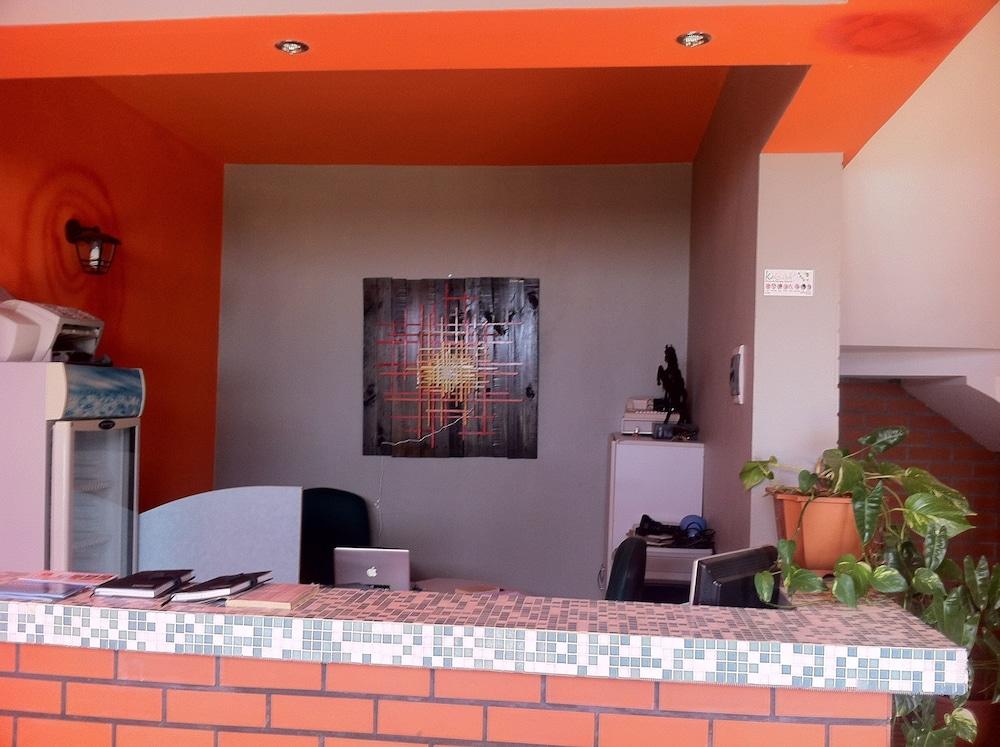 Vista Lobby Sol Point Art