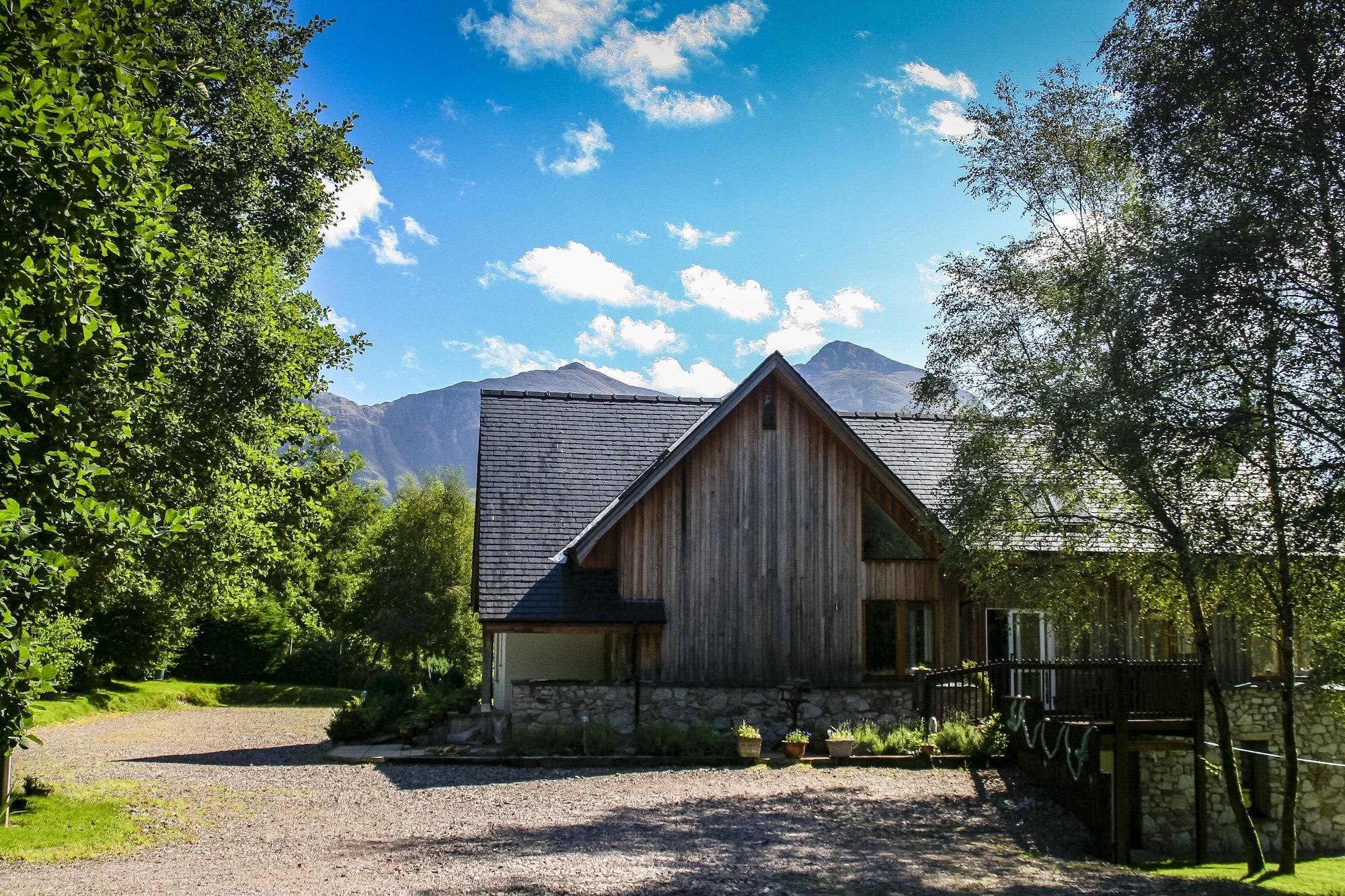 Vista Exterior Strath Lodge Glencoe