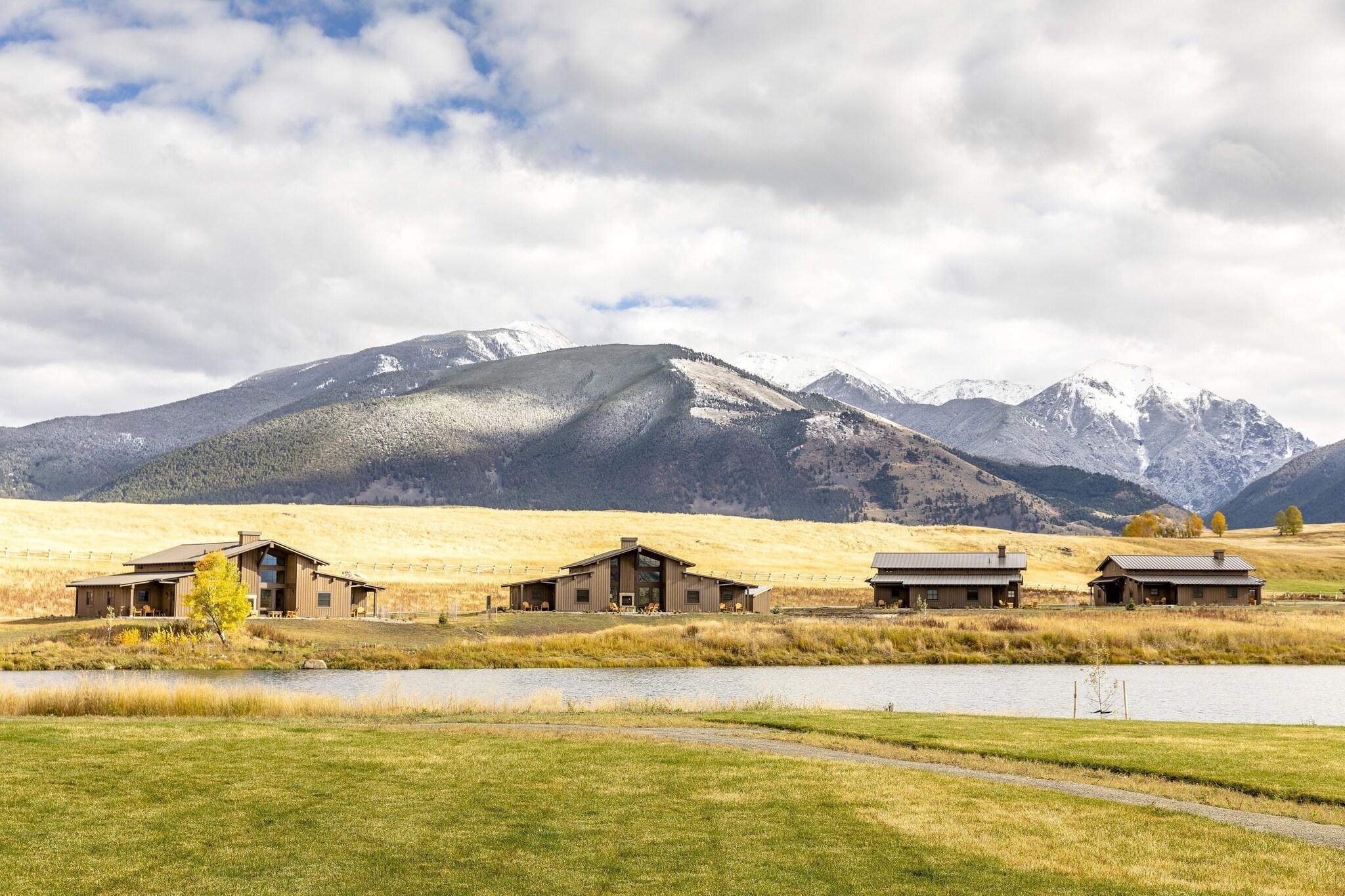 Vista Exterior Sage Lodge