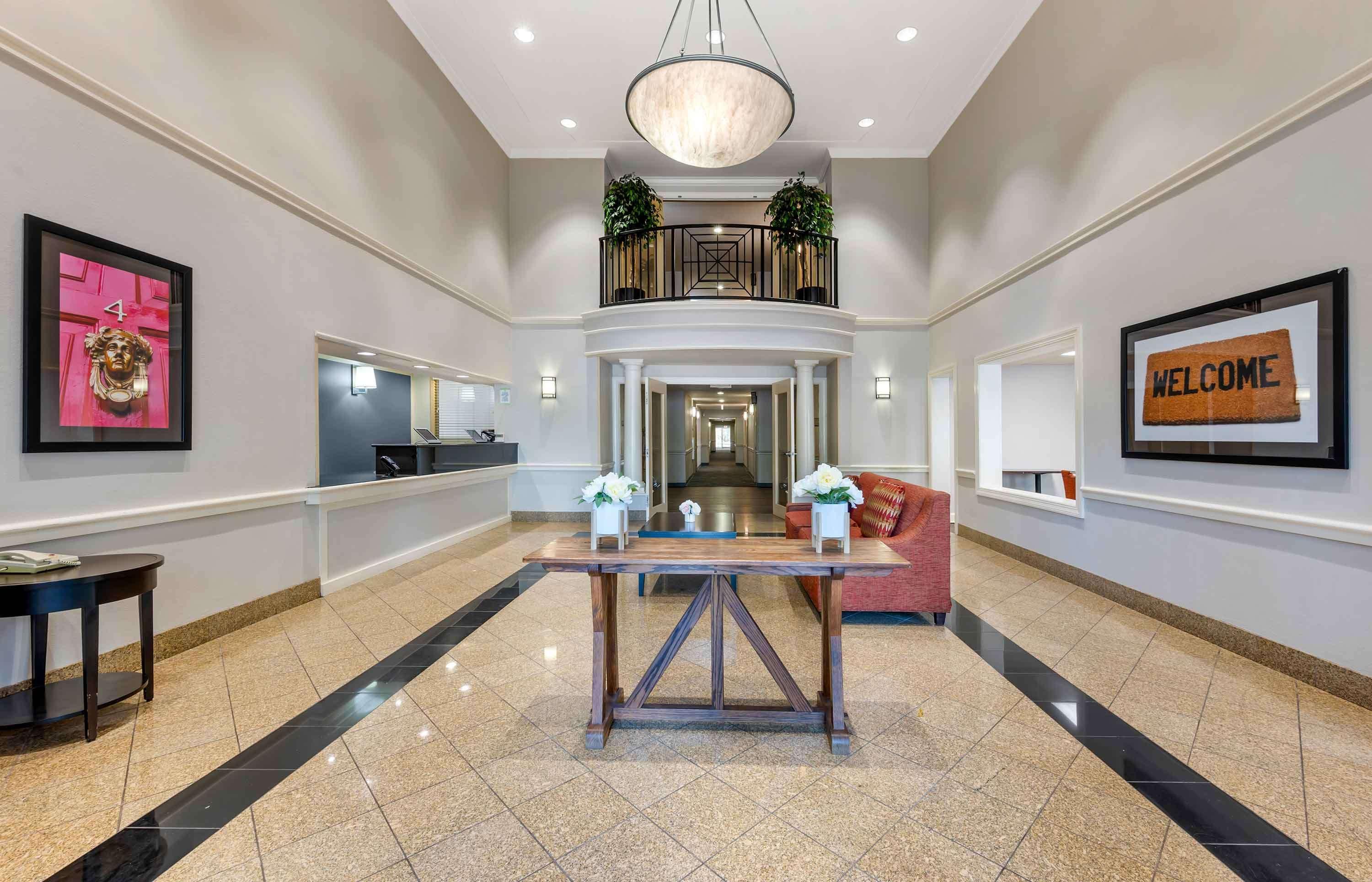 Vista Lobby Extended Stay America Suites Indianapolis Airport W Southern