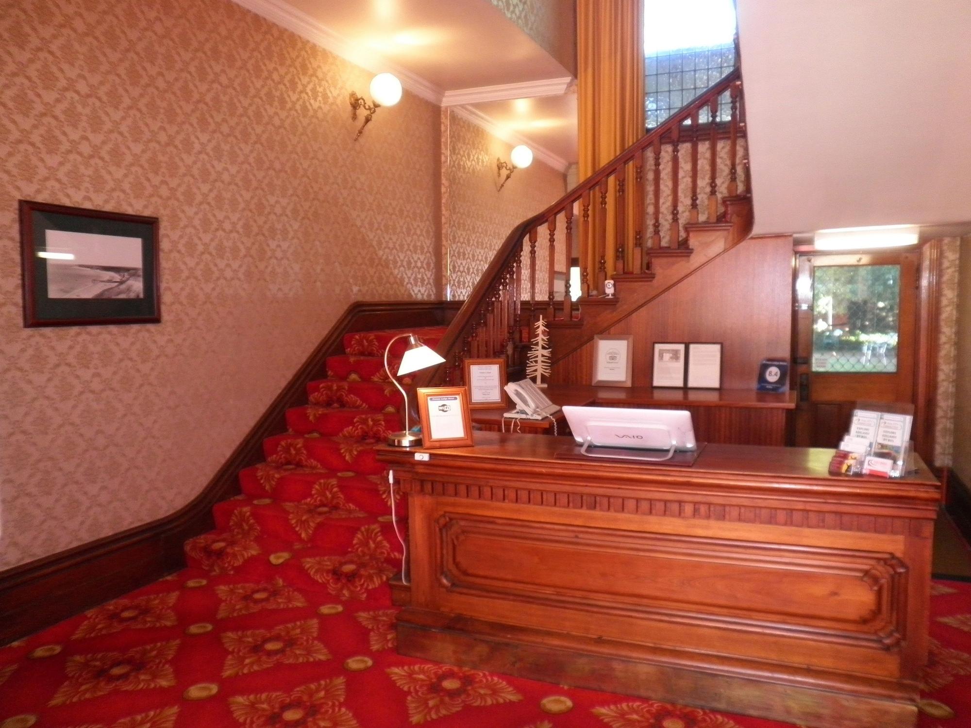 Vista Lobby Princes Lodge Motel