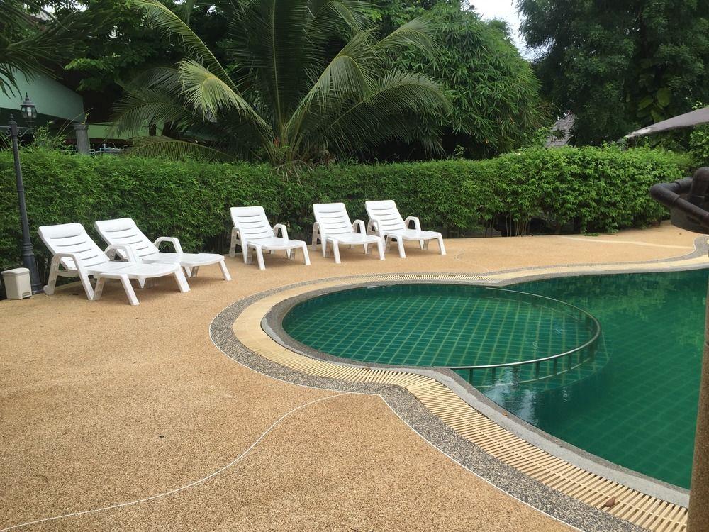 Vista da piscina Chaokoh Phi Phi Hotel & Resort