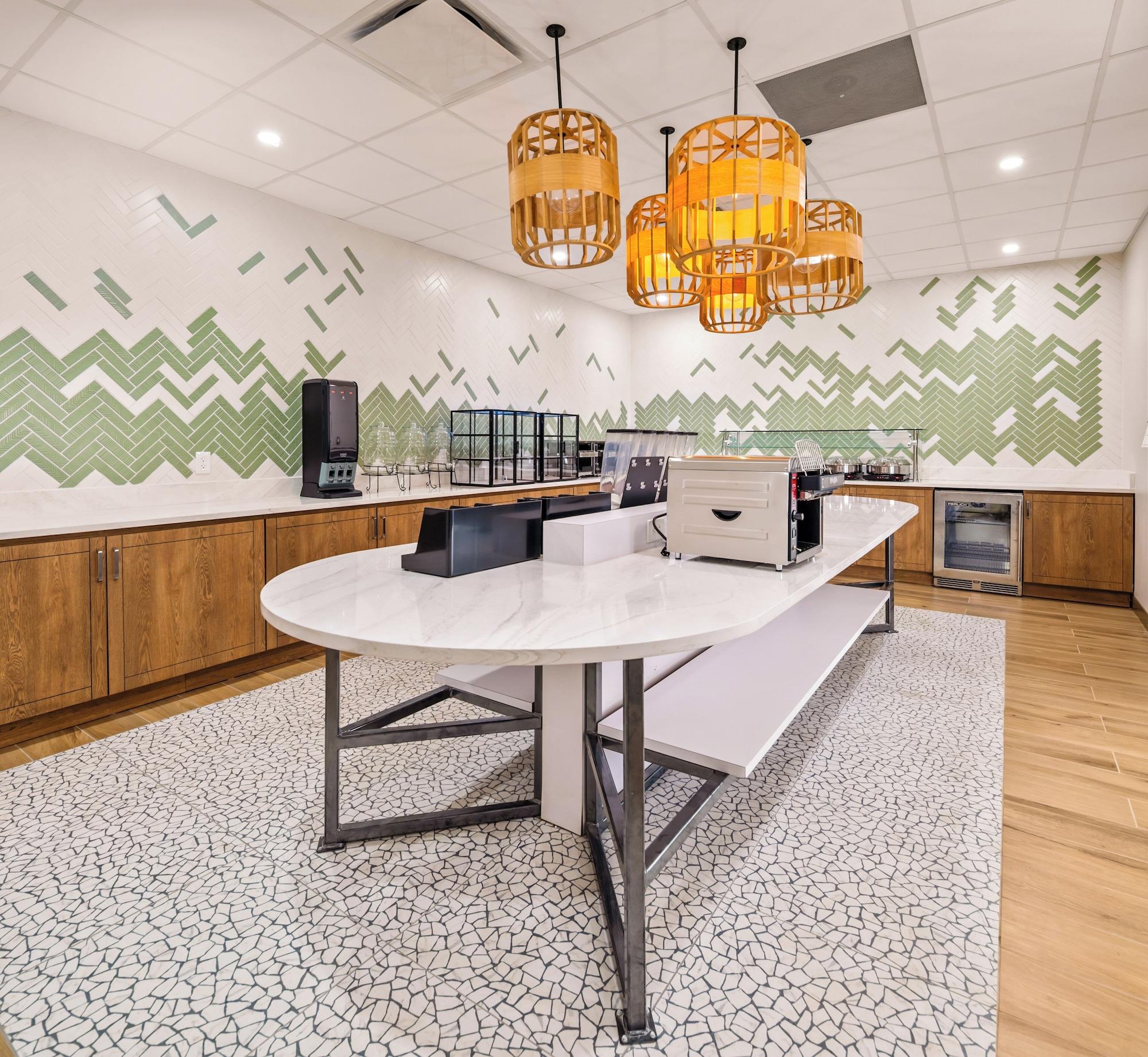 Restaurant B&B Hotel Orlando International Drive Near Universal - Newly Renovated!