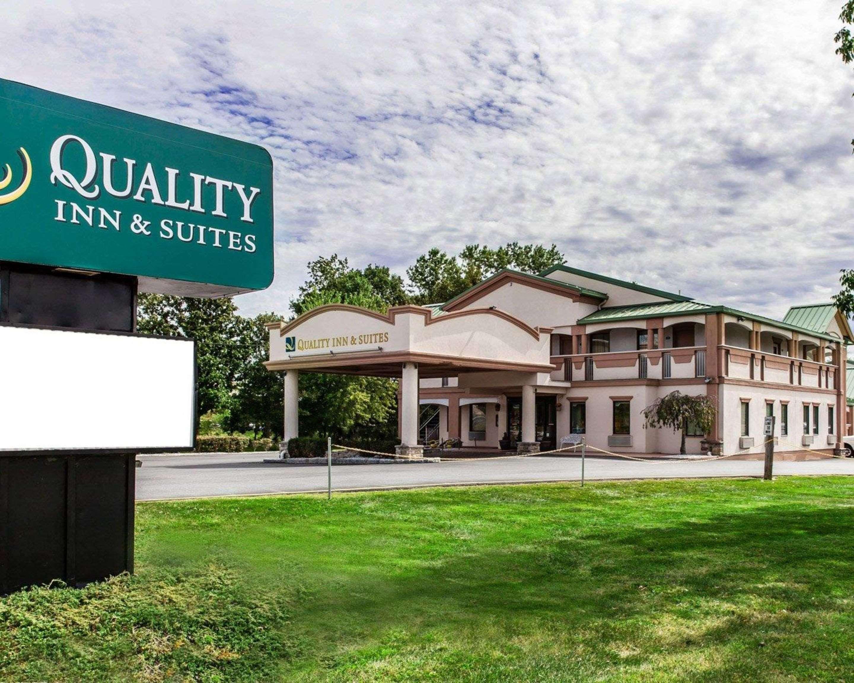Vista Exterior Quality Inn & Suites Quakertown - Allentown