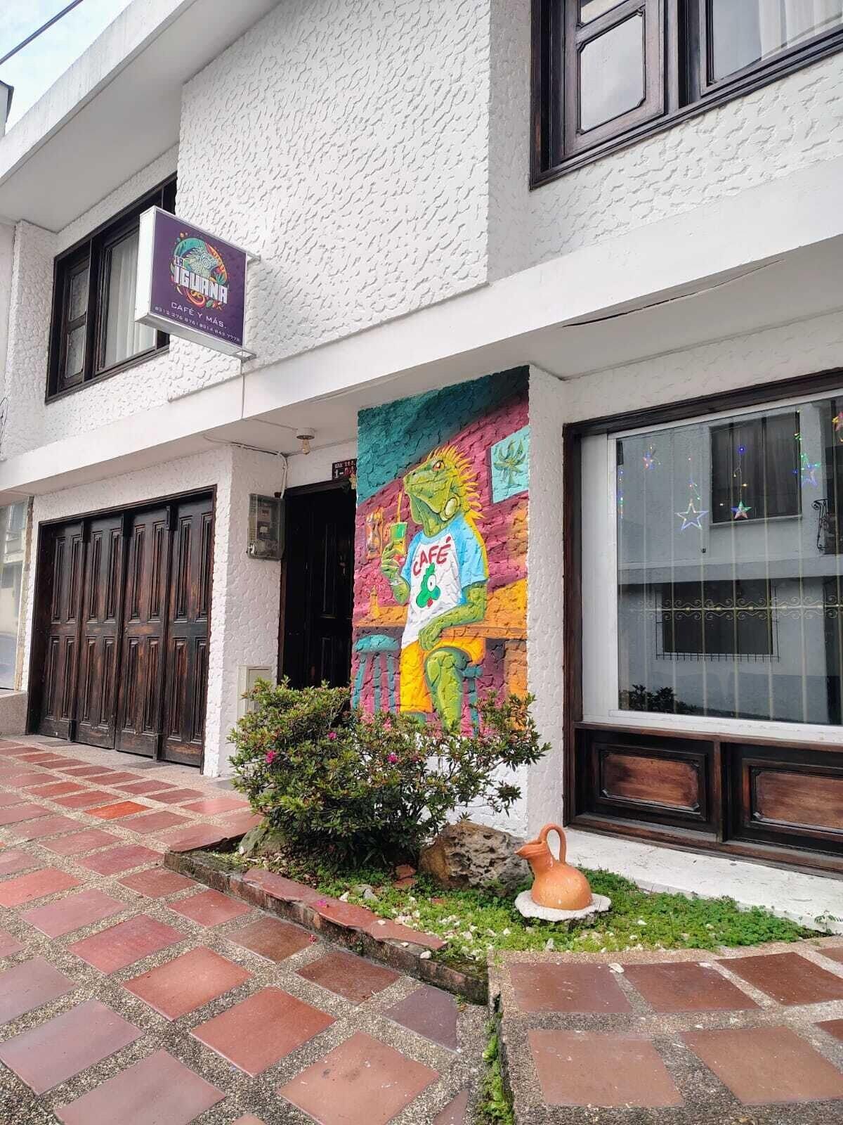 Vista Exterior La Iguana Café y Más