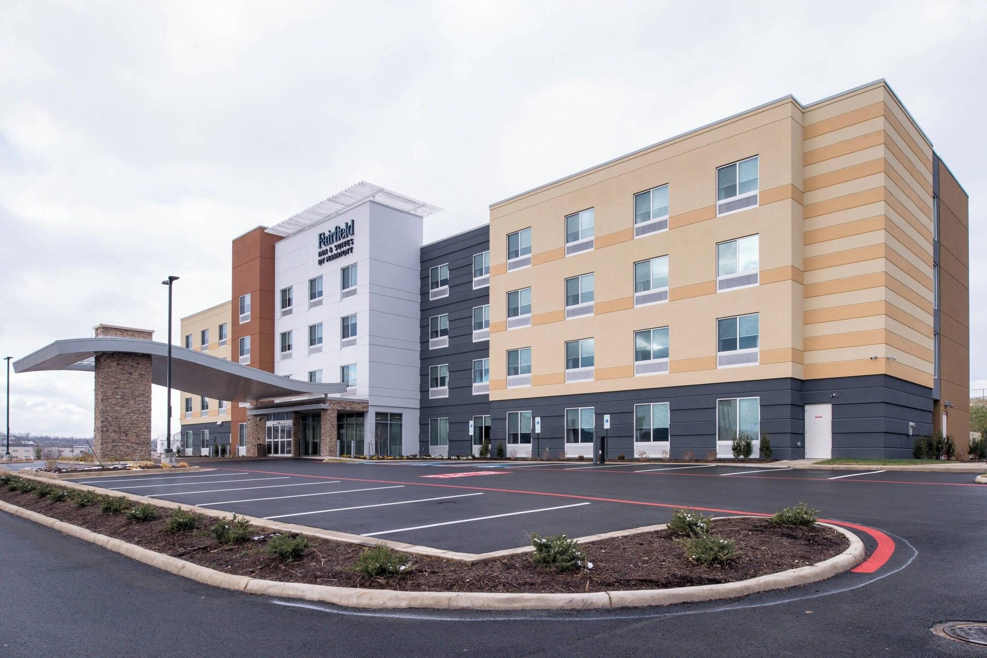 Vista Exterior Fairfield Inn & Suites by Marriott Staunton