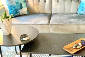 Alquiler Vacacional - MODERN COMPLETELY REMODELED Bright, Spacious Flat STEPS from Wrigley Field &Bars