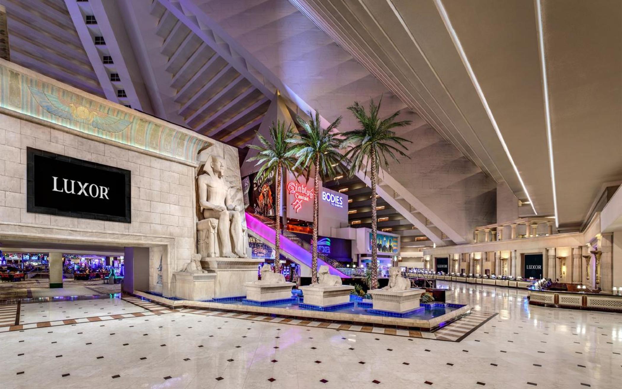 Vista Exterior Luxor Hotel and Casino
