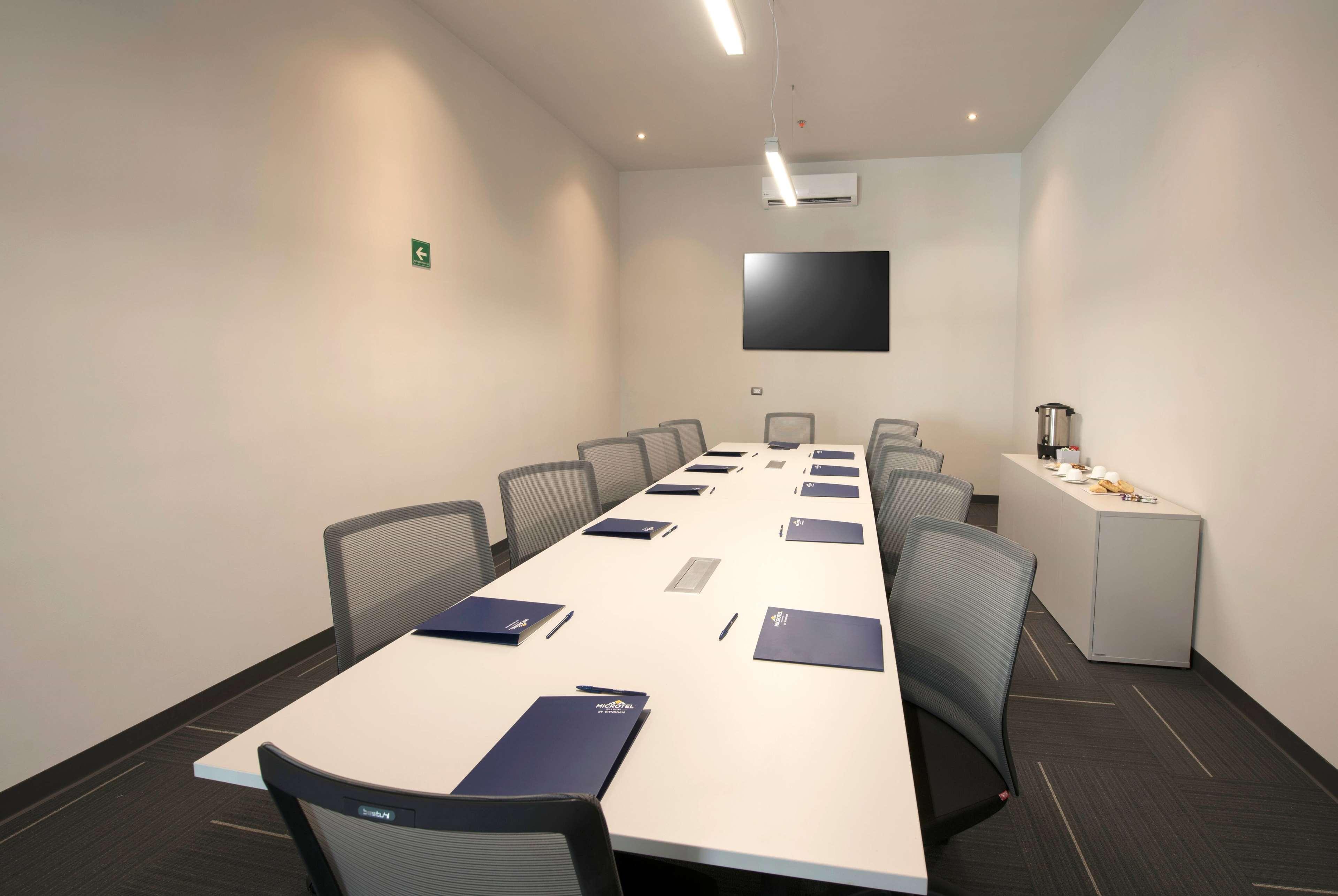 Centro de Negocios Microtel Irapuato By Wyndham