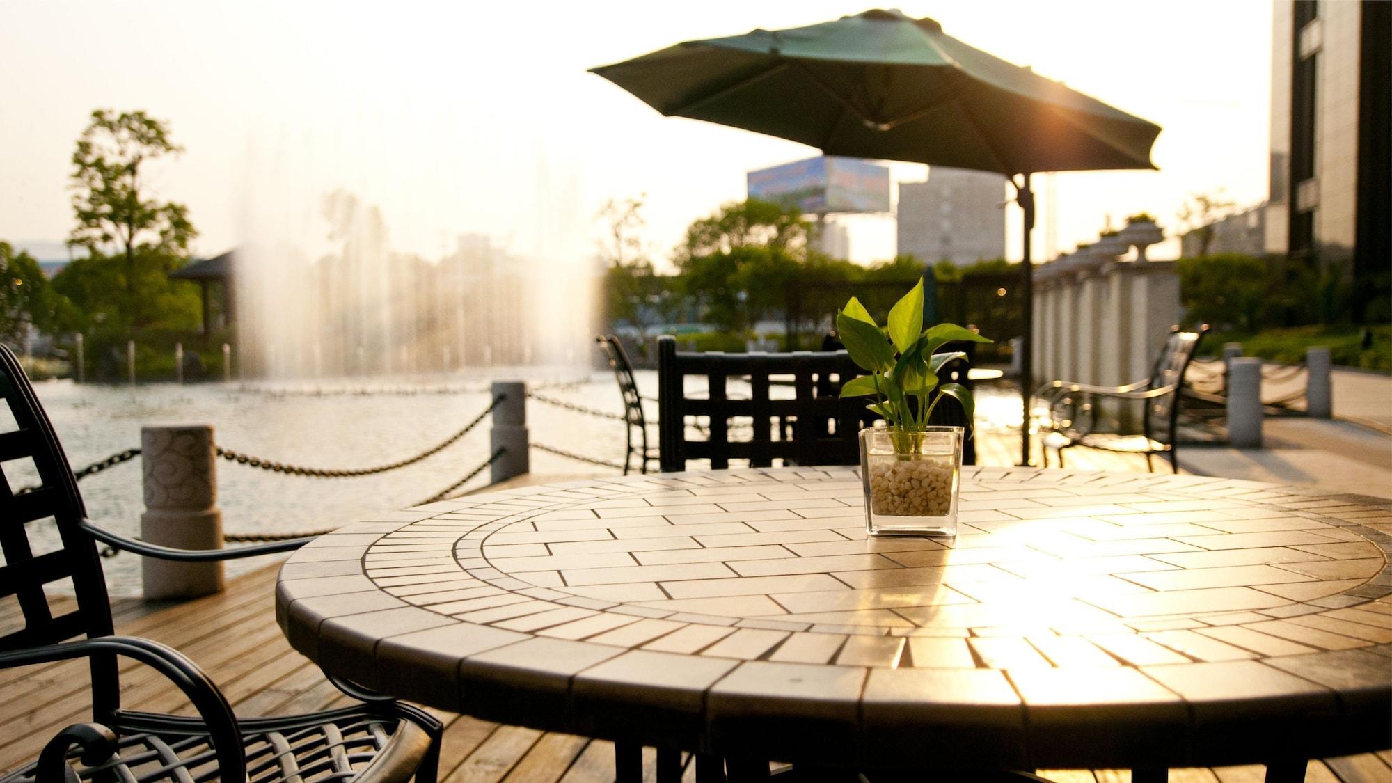 Vista Exterior Crowne Plaza Deqing Moganshan by IHG