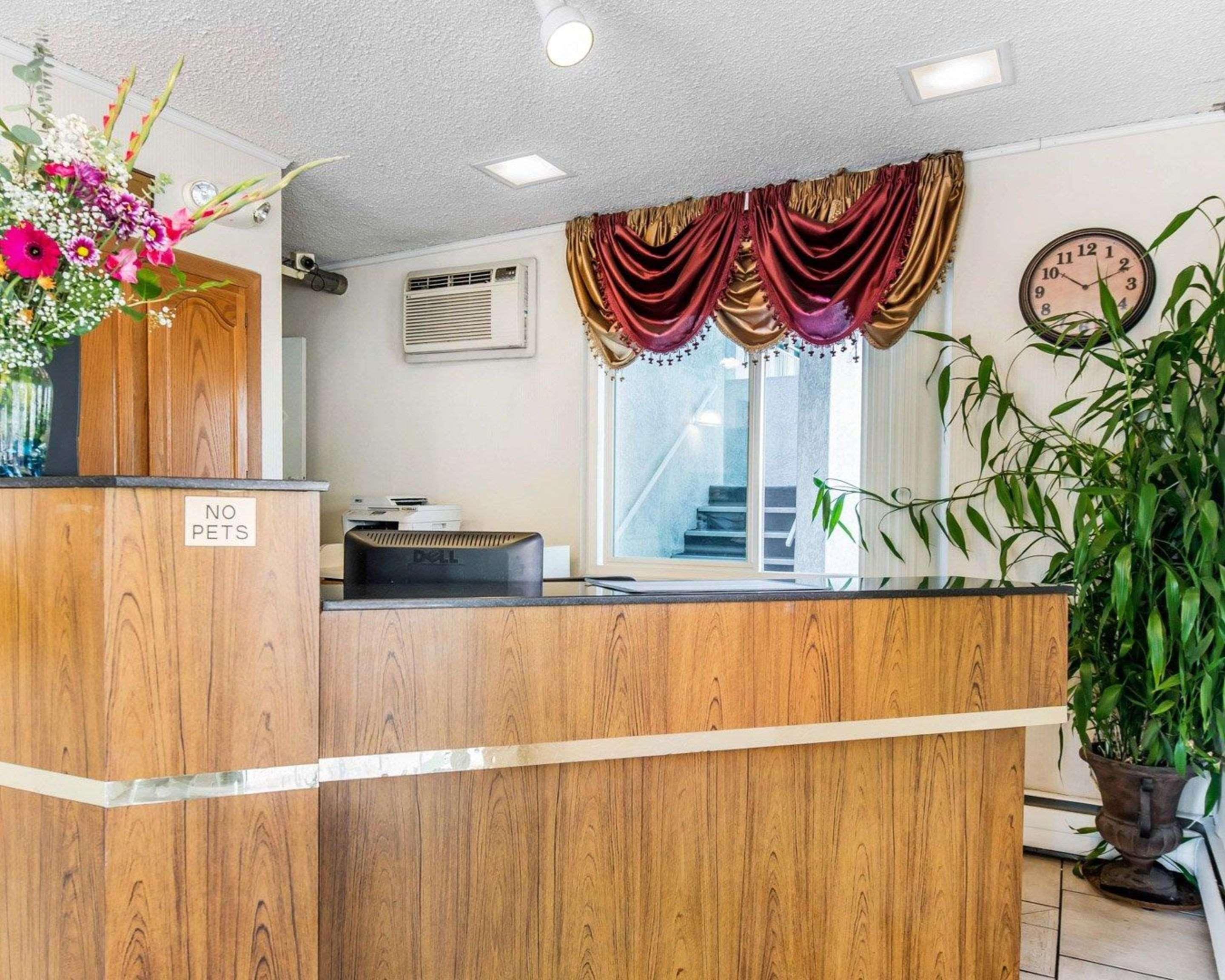 Vista Lobby Econo Lodge Colorado Springs Downtown