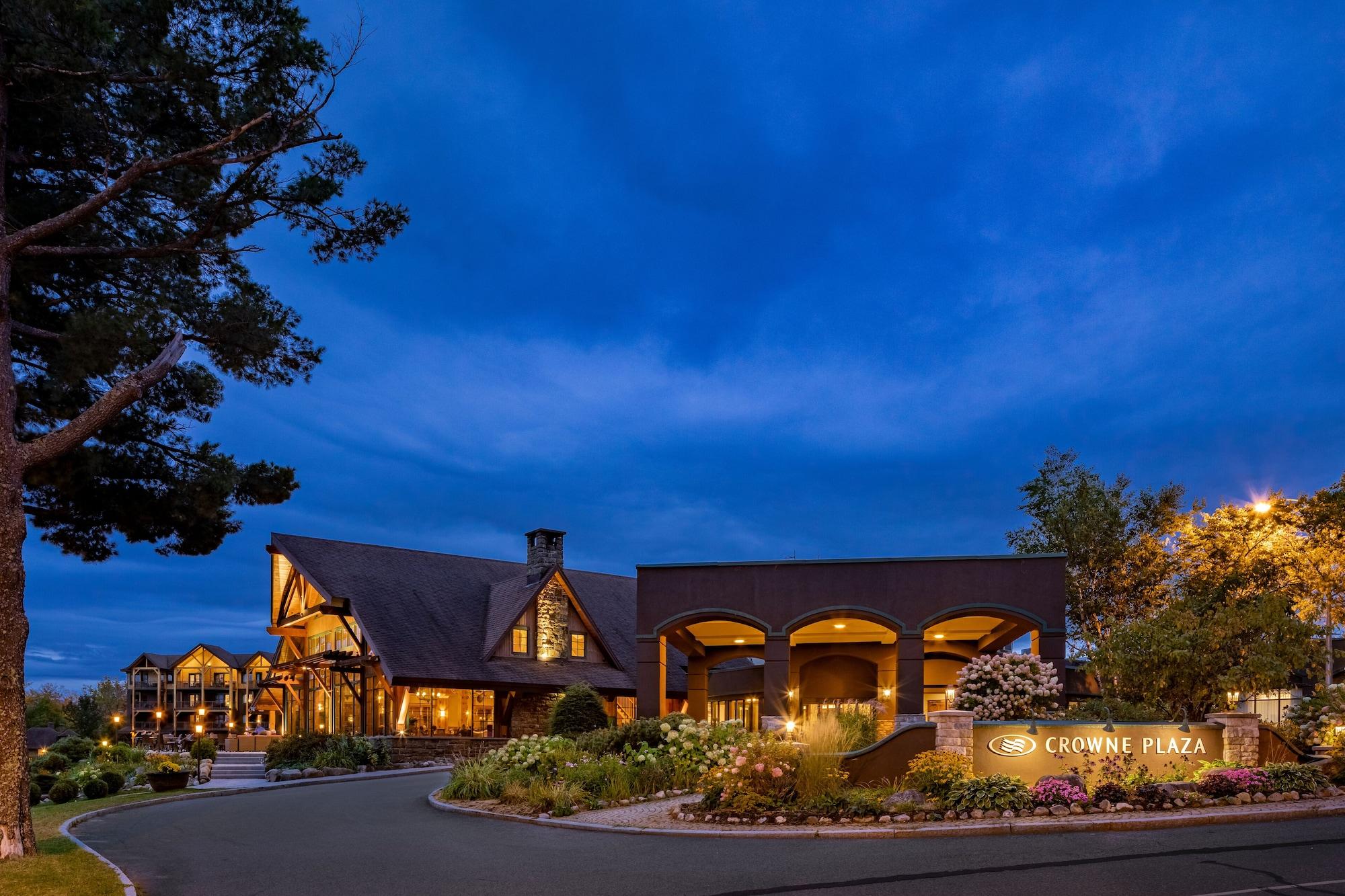 Vista Exterior Crowne Plaza Lake Placid by IHG
