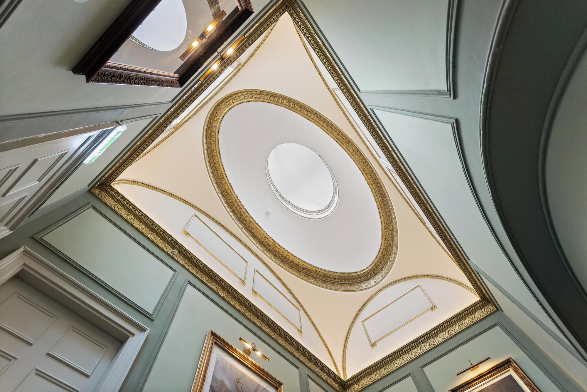 Varios The Townhouse