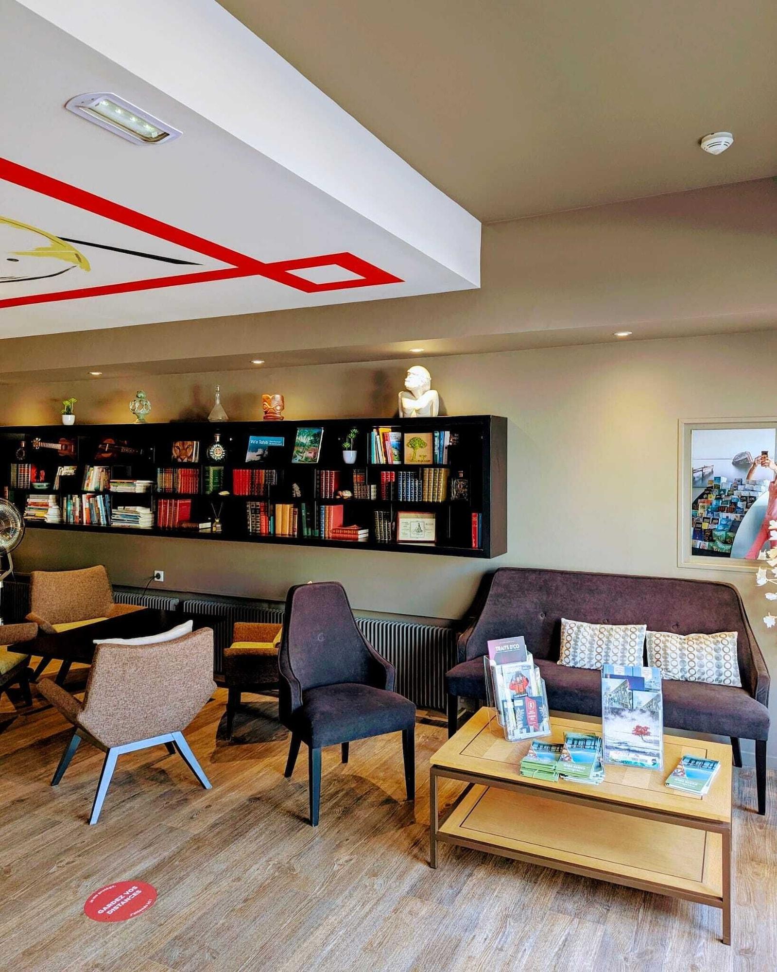 Vista Lobby Le Comte Rouge