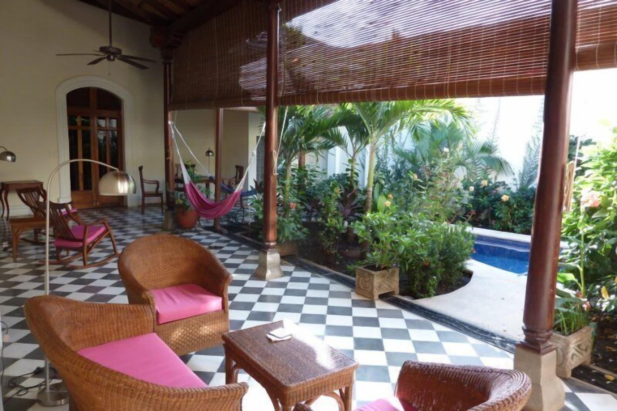 Varios Hotel Casa Cubana