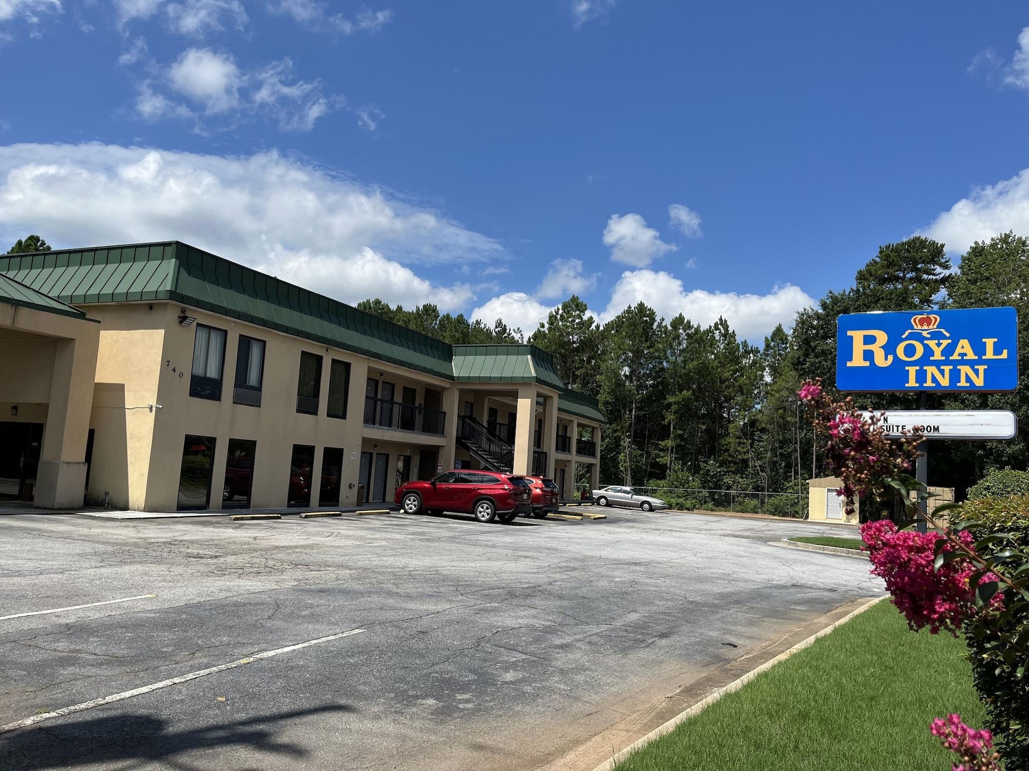 Varios Royal Inn & Suite