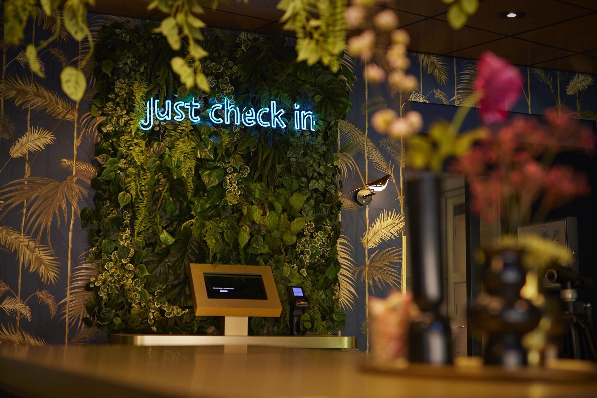 Vista Lobby Auberge du Bonheur