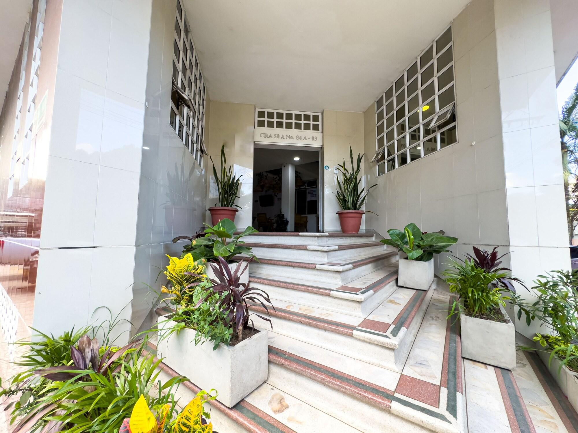 Vista Exterior Hotel Macedonia Plaza Medellin